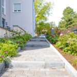 Pflastersteine reinigen: Effektive Methoden für saubere Wege